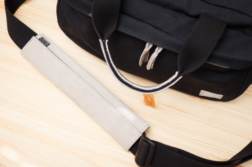 38mm幅なら鞄にも使える！diagnl（ダイアグナル）のカメラストラップ用 『レザーショルダーパッド』がよい感じです 