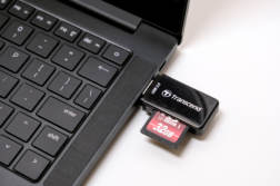 普通に使えるSDカードリーダー「Transcend USB 3.1 Gen 1カードリーダー RDF5」。写真の読み込みに十分な速度で1つ持っておくと助かるよ！ | かめらとブログ。