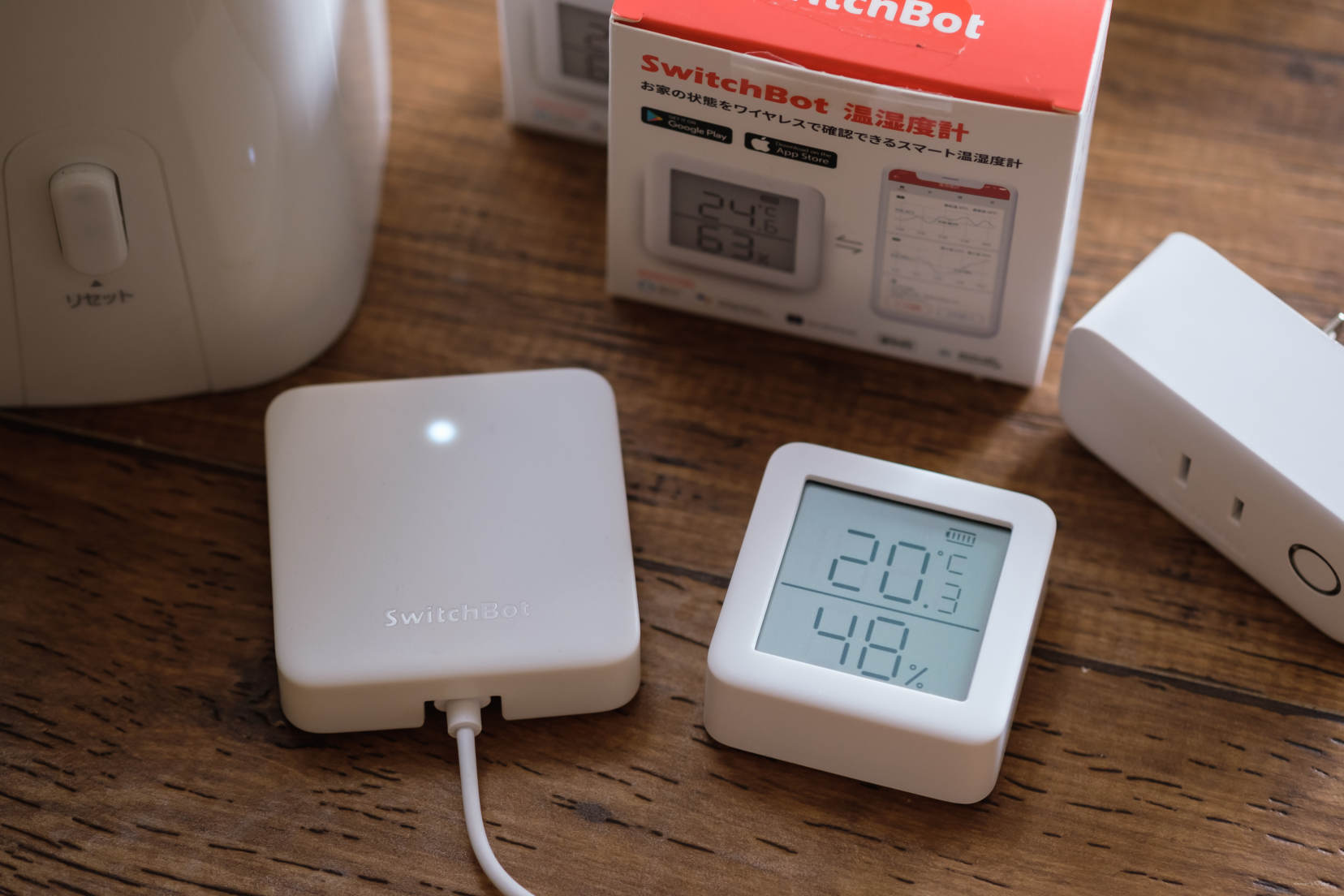 お部屋の温度湿度対策に。SwitchBot温湿度計が手軽にログがとれたりスマート家電と連携できてとっても便利 | かめらとブログ。
