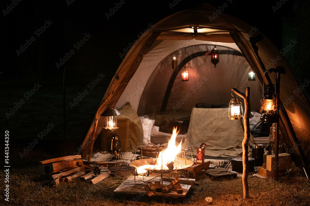 夜キャンプ 灯り 光 一人キャンプ ソロキャンプ 