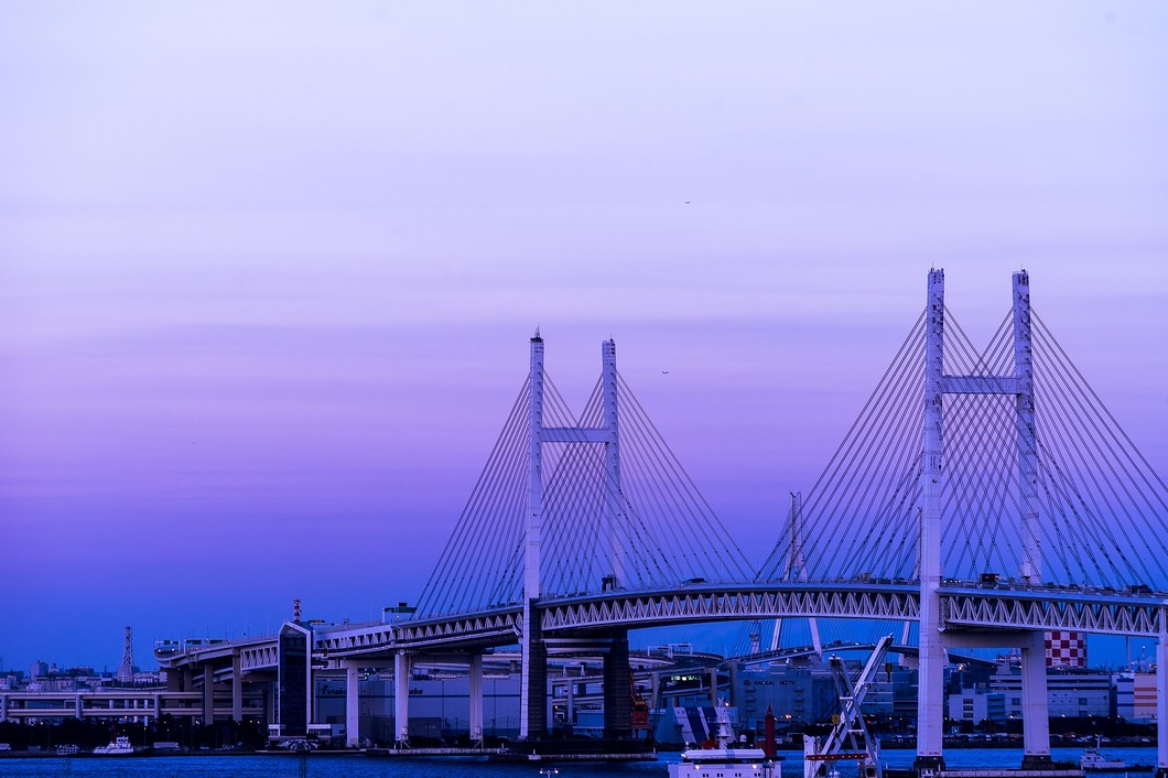 '夕暮れと横浜ベイブリッジ　竹ノ内誠'