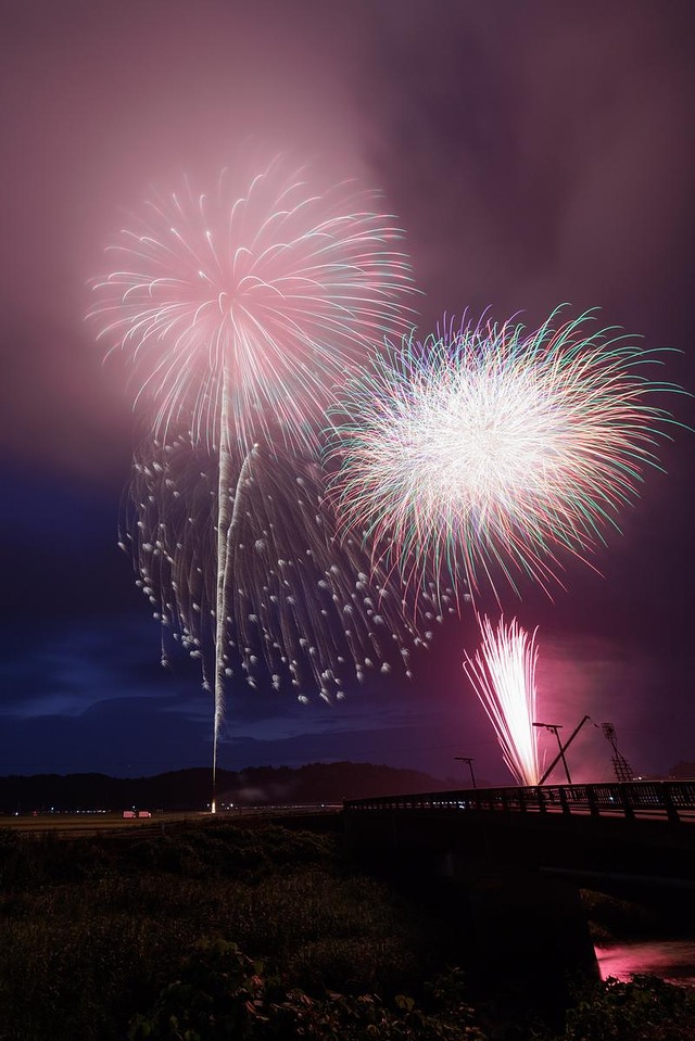 浅川の花火大会と二尺玉の夜空