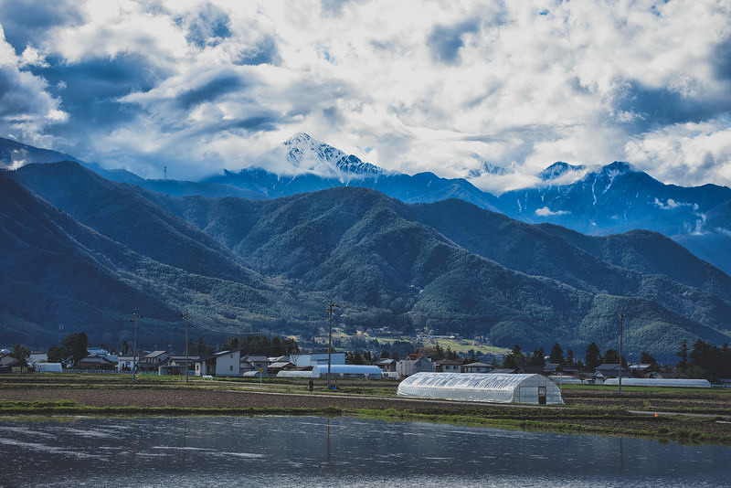 '前常念岳と安曇野の水田のある風景'