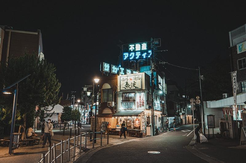 '外国人観光客に人気の椎名町駅前フォトスポット夜景'