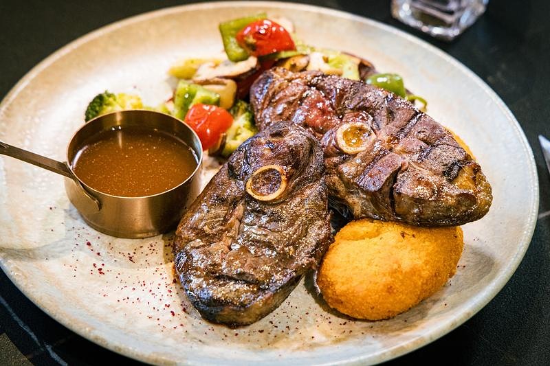 '骨付きマトンステーキ'