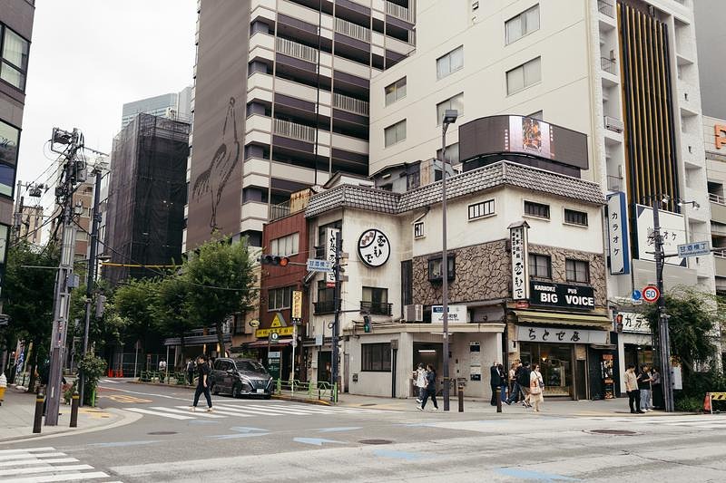 '人形町の甘酒横丁交差点'