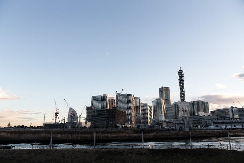 '横浜ベイクォーターから望むみなとみらいのビル群'